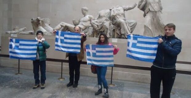 15χρονοι μαθητές ύψωσαν την ελληνική σημαία στο Βρετανικό Μουσείο