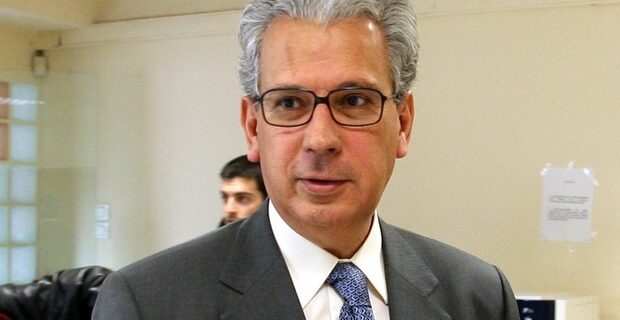 Ο γγ του υπ. Οικονομικών θεωρεί “υψηλό” τον κατώτατο μισθό