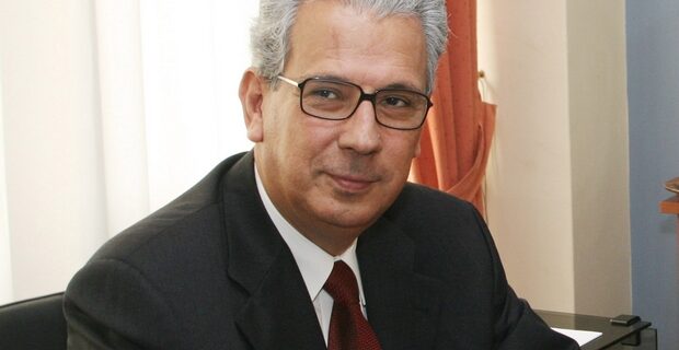 Αναδίπλωση Μέργου μετά τον σάλο για τον “υψηλό” κατώτατο μισθό