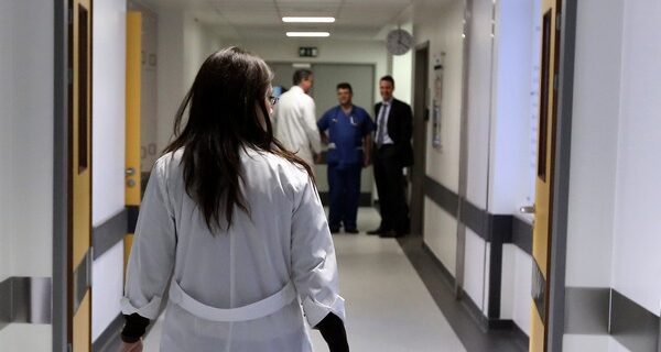 Λυκουρέντζος: Δεν καταργείται το πτυχίο για τους διοικητές νοσοκομείου