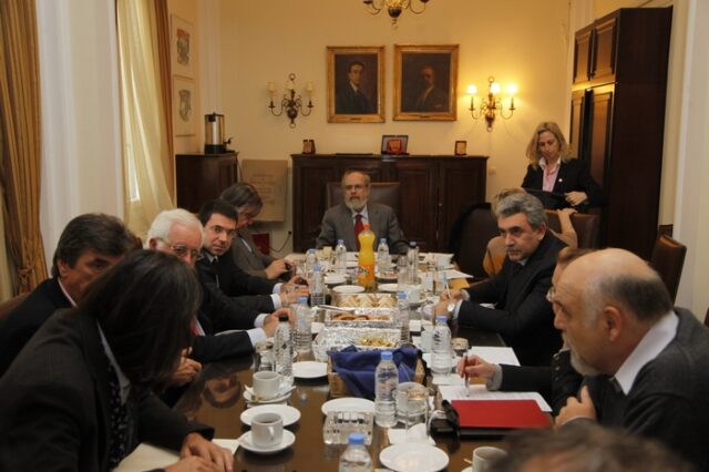 Πρυτάνεις κατά υπουργείου για “Αθηνά” και κατάργηση ΑΕΙ