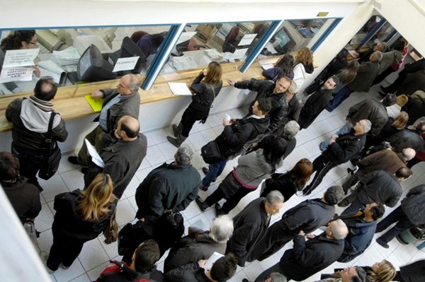 Εγκύκλιος του υπουργείου Εσωτερικών παγώνει τις προσλήψεις