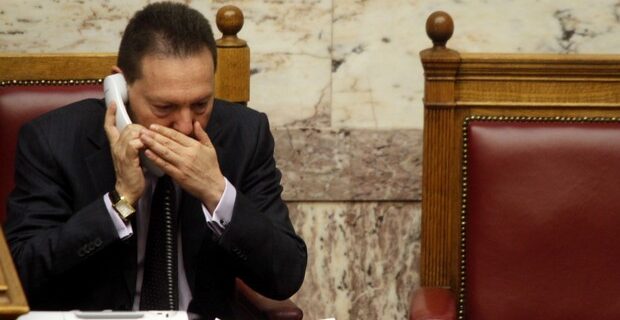 Χαλασμένο τηλέφωνο για τις απολύσεις στο δημόσιο