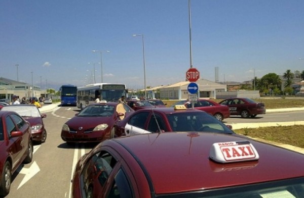 Πάτρα: Ταξιτζής έβλεπε τσόντες μέσα στο ταξί!