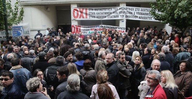 Νεκρός ασθενής σε περιπολικό ελλείψει ασθενοφόρου – Χωρίς περίθαλψη οι νησιώτες