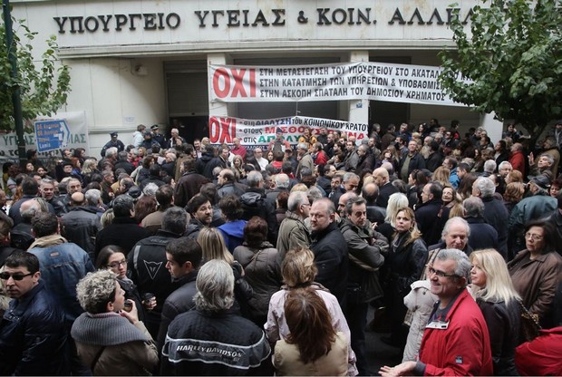 Νεκρός ασθενής σε περιπολικό ελλείψει ασθενοφόρου – Χωρίς περίθαλψη οι νησιώτες