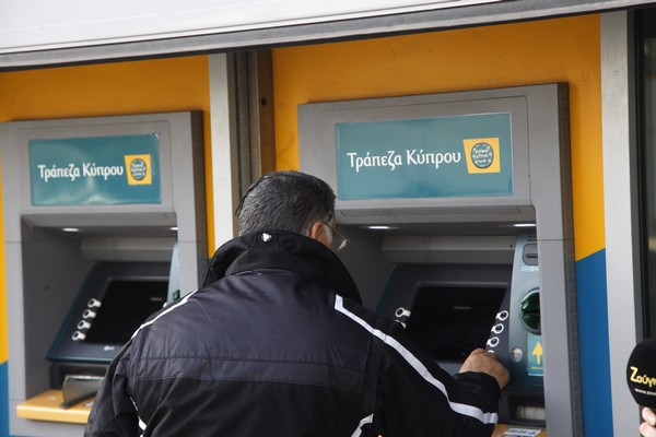 Κανονικά λειτουργούν τα ΑΤΜ των κυπριακών τραπεζών στην Ελλάδα