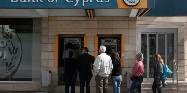 Σκληρό παζάρι διαπραγματεύσεων: Δεν αποδέχεται η τρόικα το κούρεμα του 25% στην τράπεζα Κύπρου