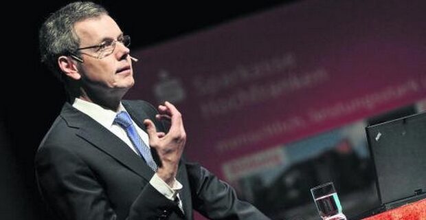 Μπόφινγκερ για Κύπρο: “Οι πολίτες πρέπει να ανησυχούν για τα χρήματά τους”