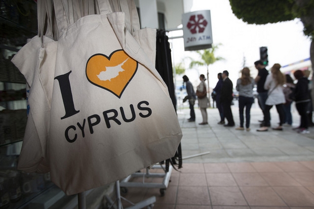 Η αμαρτωλή λίστα της Κύπρου και τα δάνεια για παλάτι