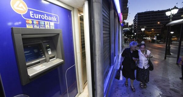 Το ΥΠΟΙΚ σχεδιάζει να βάλει χέρι στις καταθέσεις των οφειλετών