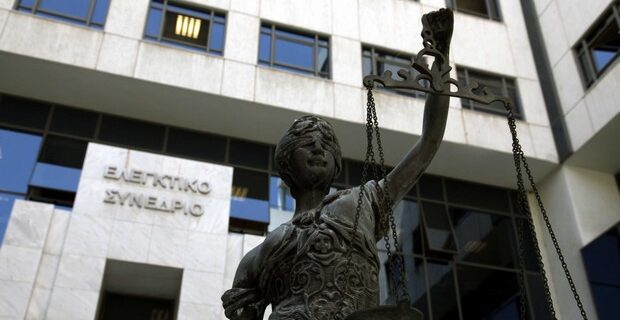 Ειδικά μισθολόγια: Αντισυνταγματική η περικοπή συντάξεων