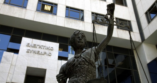 Ειδικά μισθολόγια: Αντισυνταγματική η περικοπή συντάξεων