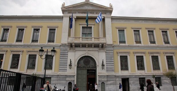 Τρεις μνηστήρες για τα στοιχεία των κυπριακών τραπεζών στην Ελλάδα