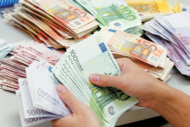 Πρόστιμα 10.000 ευρώ σε τράπεζα από την Αρχή Προστασίας Δεδομένων για παράνομη επεξεργασία προσωπικών δεδομένων