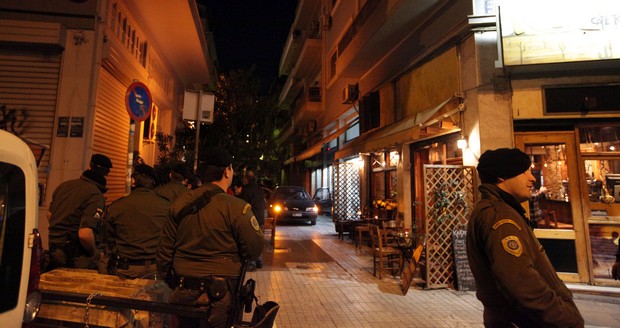 Βρέθηκαν όπλα και χειροβομβίδες σε αυτοκίνητο στα Εξάρχεια