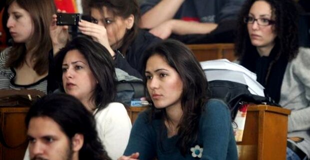 Ερώτηση για Μάχη Μαραθώνα: Καμία απάντηση από Έλληνες φοιτητές. Γνώριζε μόνο μία Αλβανίδα