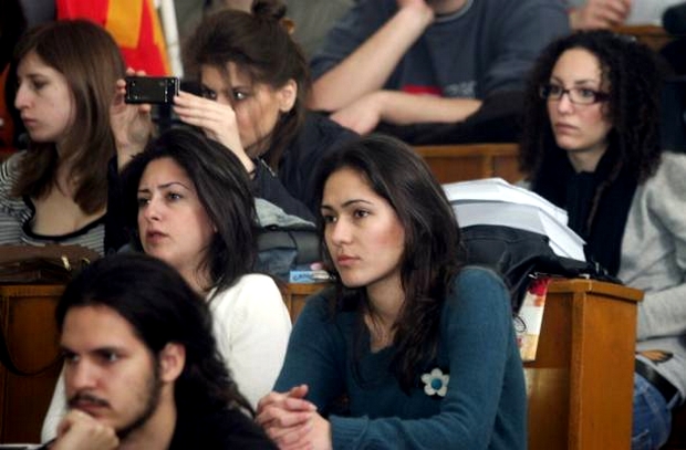Ερώτηση για Μάχη Μαραθώνα: Καμία απάντηση από Έλληνες φοιτητές. Γνώριζε μόνο μία Αλβανίδα
