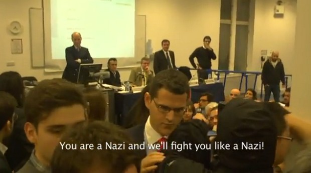 Νεαροί σε Καμίνη στο LSE: “Είσαι ναζί και χρυσαυγίτης”