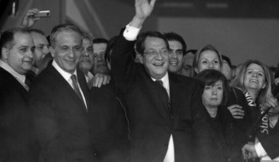 Δημοσίευμα – φωτιά: Γνώριζαν το κούρεμα και απέσυραν καταθέσεις συνεργάτες του Κύπριου προέδρου