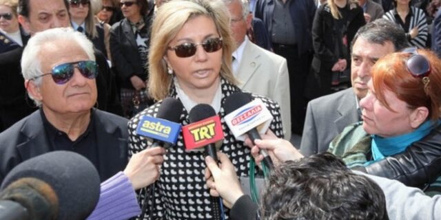 Έδιωξαν τη Ζέτα Μακρή από την κηδεία του Νάκου