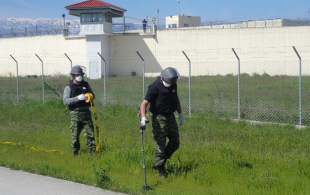 Εντολή ΥΕΘΑ: Έρευνες για νάρκες στις φυλακές Τρικάλων