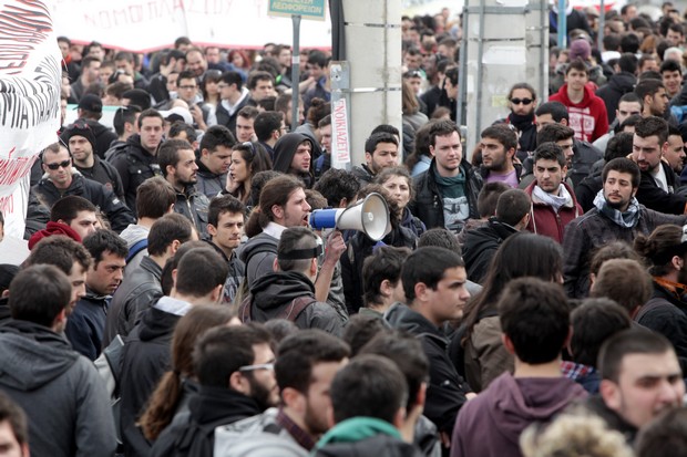 Αστυνομικός παρέσυρε πεζή ηλικιωμένη στο κέντρο της Αθήνας