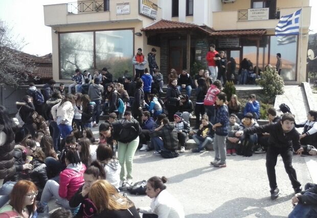 Μαθήτριες για επεισόδια στην Ιερισσό: “Ούτε Συριζιώτες είμαστε, ούτε ναρκομανείς”