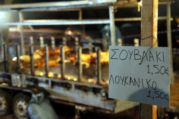 Έρευνα: Το 93% των καταναλωτών έχει περιορίσει το φαγητό απ’ έξω