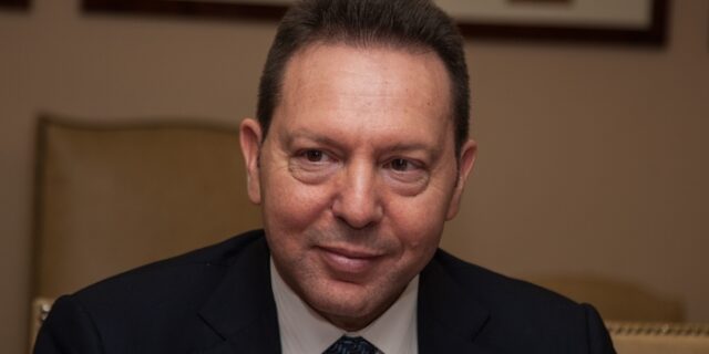 Στουρνάρας στον Guardian: “Η Ελλάδα κοντεύει να ξεπεράσει την κρίση”