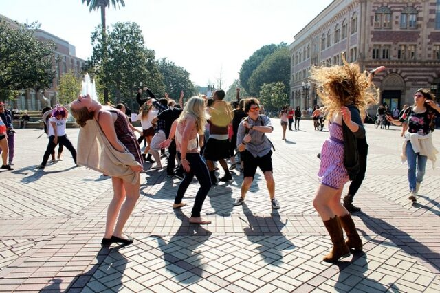 Αποβλήθηκαν 15 μαθητές στην Πάτρα λόγω “Harlem Shake”