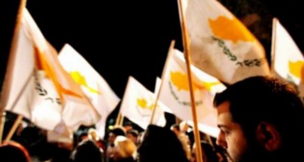 Στελέχη γερμανικών επιχειρήσεων: Αφήστε την Κύπρο να χρεοκοπήσει