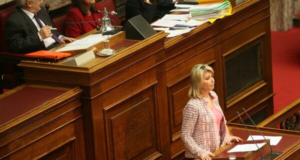 Ορκίστηκε η Ζέτα Μακρή