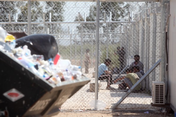 Αμυγδαλέζα: Απεργία πείνας από μετανάστες και απόπειρες αυτοκτονιών