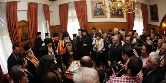 Η Αρχιεπισκοπή κόβει τα δώρα Πάσχα και Χριστουγέννων