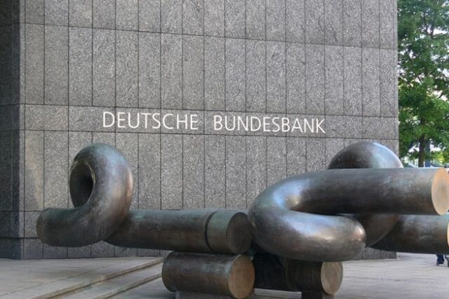 Τραπεζικό σκάνδαλο: Η Bundesbank διερευνά καταγγελίες για απόκρυψη ζημιών ύψους 12 δισ. δολ. από την Deutsche Bank