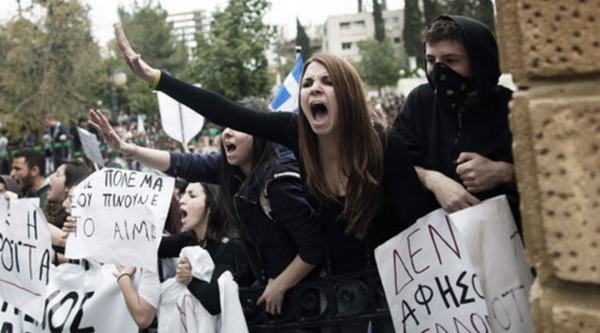 Ισλανδία σε Κύπρο: Οι πολίτες δεν πρέπει να πληρώνουν στη θέση των κερδοσκόπων