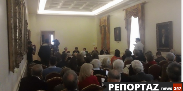 Βιβλιόφιλοι – προσωπικότητες της Αθήνας μιλούν για την Εστία και τη φυσιογνωμία μιας πόλης που χάνεται