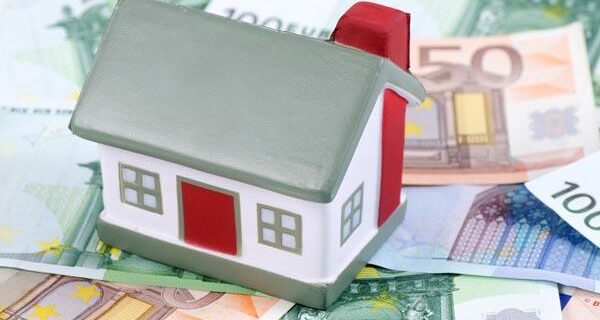 PwC: Άνω των 65 δισ. ευρώ τα “κόκκινα” δάνεια των ελληνικών τραπεζών