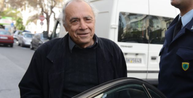 Αθώος ο Κολλάτος για την κατηγορία της προσβολής συμβόλων του κράτους