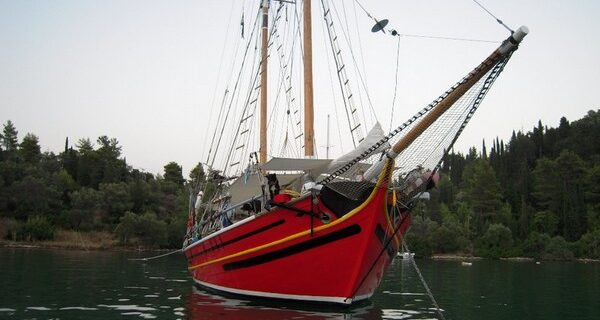 Ελλάς το μεγαλείο σου: Ο δήμος Γλυφάδας ζητά 20.000 ευρώ για σκάφος που έχει χαρακτηριστεί από την πολιτεία διατηρητέο