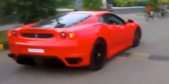 Τον συνέλαβαν επειδή έδωσε τη Ferrari του στον 9χρονο γιο του