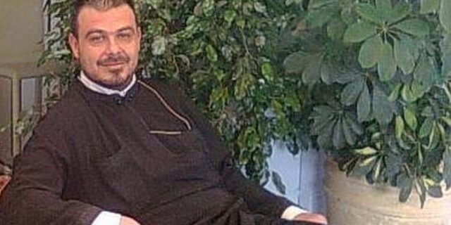 Άνοιξε και δεύτερο προφίλ στο facebook ο πατήρ Χριστόφιλος