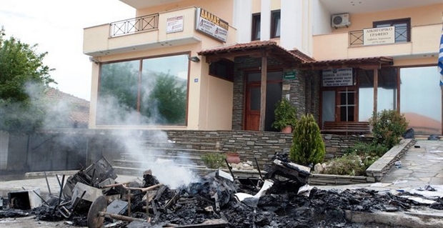 Νέα φωτιά στο ΑΤ Ιερισσού και σε 3 οχήματα
