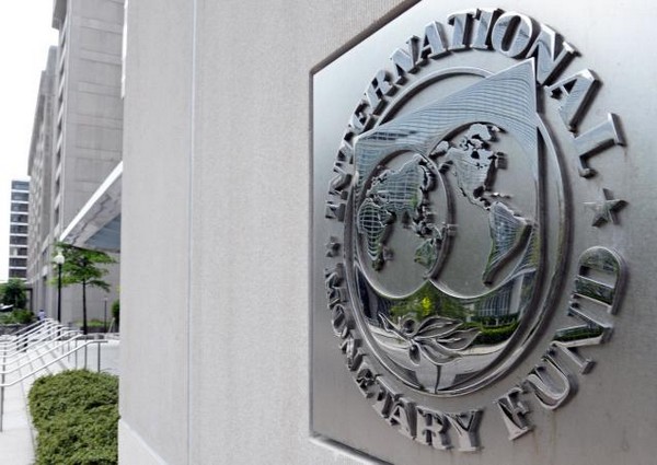 Προειδοποίηση ΔΝΤ για τον τερματισμό των μέτρων από τις τράπεζες