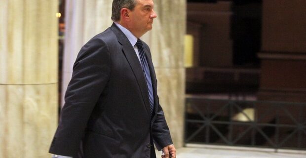 Ο Καραμανλής σπάει τη σιωπή του: Διαφωνεί με την αναβάθμιση του Βενιζέλου και το “μαύρο” της ΕΡΤ