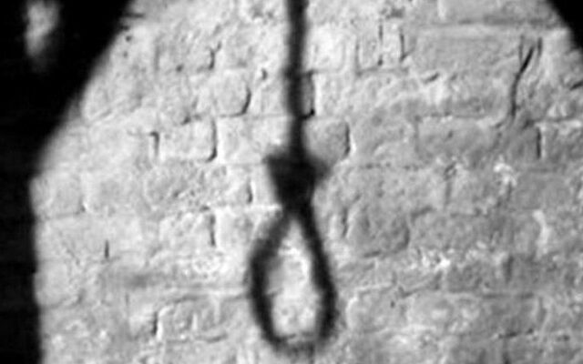 Βρέθηκε κρεμασμένος μέσα στη στάνη του