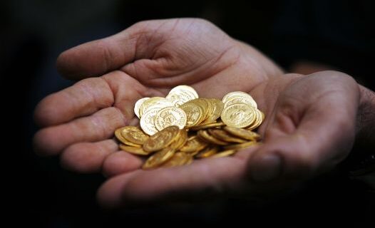 Η επιστροφή του 80′: Οι Έλληνες αγοράζουν χρυσές λίρες