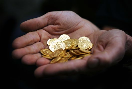 Η επιστροφή του 80′: Οι Έλληνες αγοράζουν χρυσές λίρες