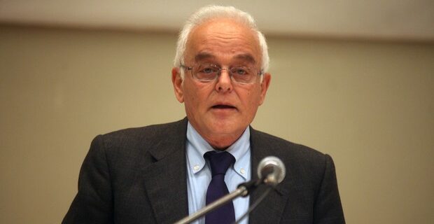 Μανιτάκης: Σε ποιους δημοσίους υπαλλήλους θα επιβληθεί αργία